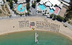 Far Out Beach Club Resort & Camping